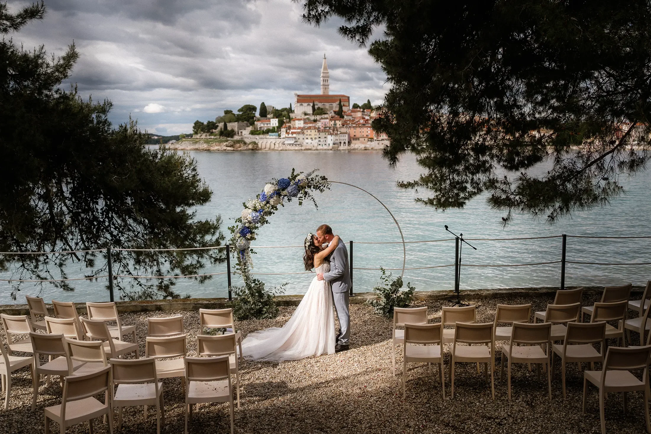 Frühlingshochzeit auf der Insel St. Katharina | Altstadt Rovinj — Destination wedding in Istria, Croatia